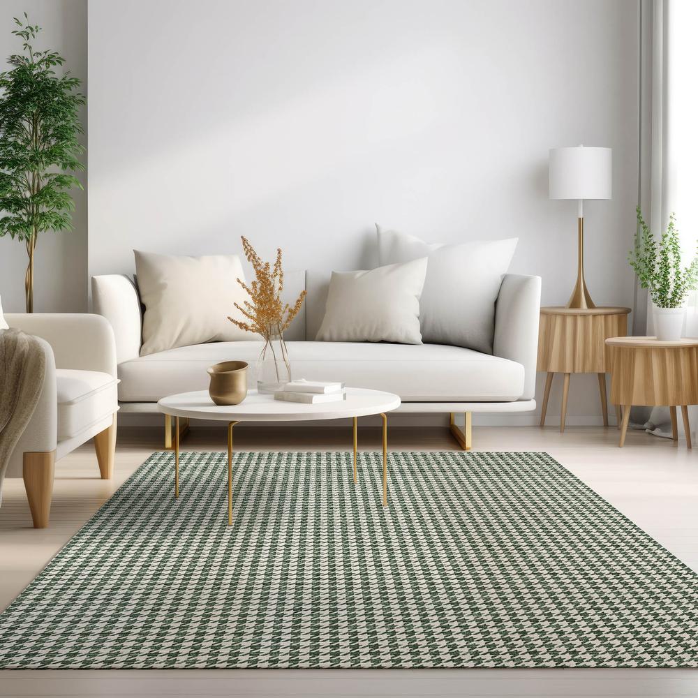 Indoor/Outdoor Hinton HN1 Green Washable 3' x 5' Rug. Picture 6