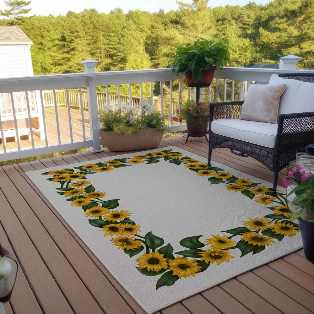 Indoor/Outdoor Kendall KE17 Beige Washable 2'6" x 3'10" Rug. Picture 7