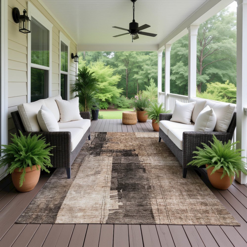 Indoor/Outdoor Nouveau Brown 3' x 5' Rug. Picture 6