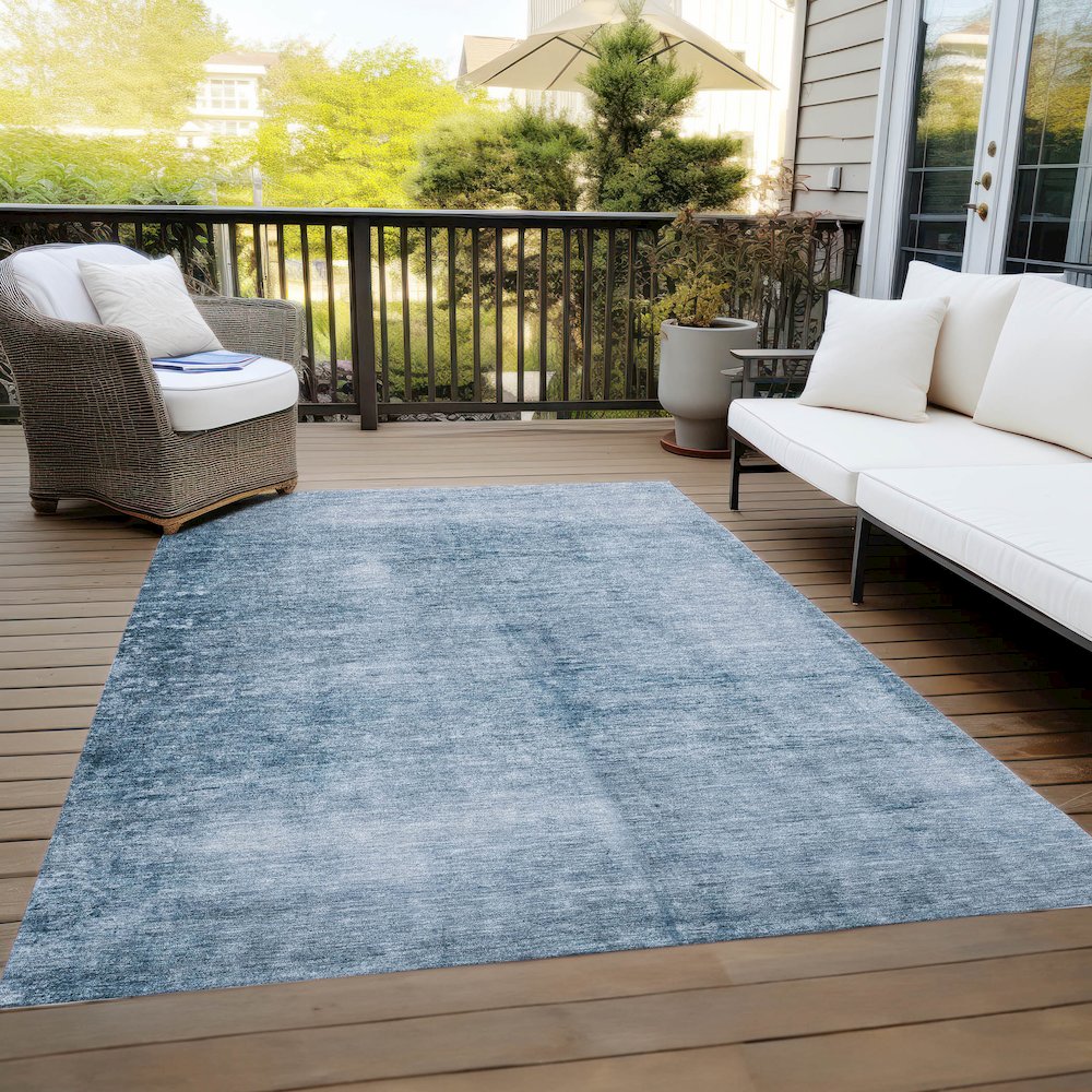 Machine Washable Indoor/Outdoor Chantille Denim 5' x 7'6" Rug. Picture 8