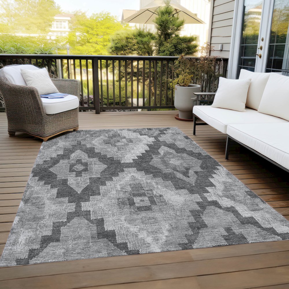 Machine Washable Indoor/Outdoor Chantille Gray 5' x 7'6" Rug. Picture 8