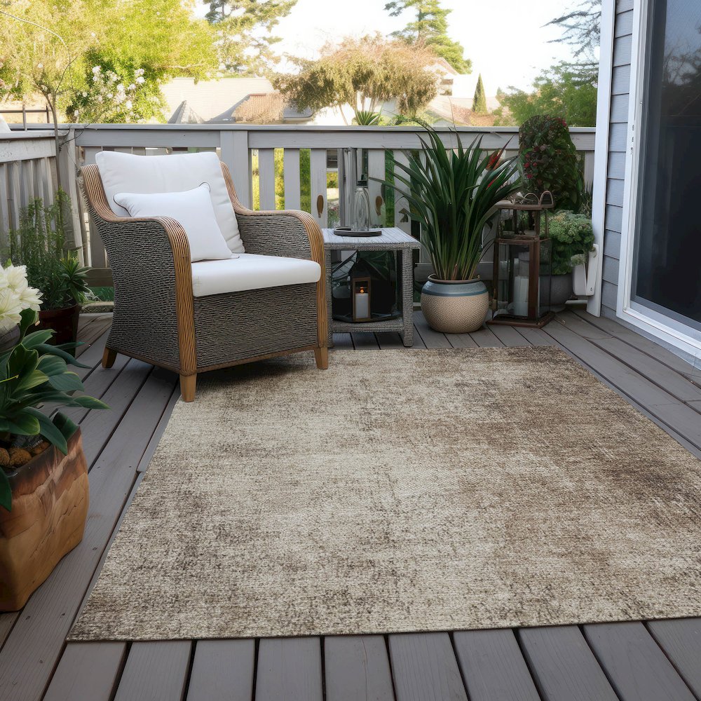 Machine Washable Indoor/Outdoor Chantille Taupe 5' x 7'6" Rug. Picture 7
