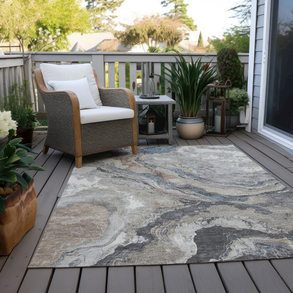 Machine Washable Indoor/Outdoor Chantille Taupe 5' x 7'6" Rug. Picture 7