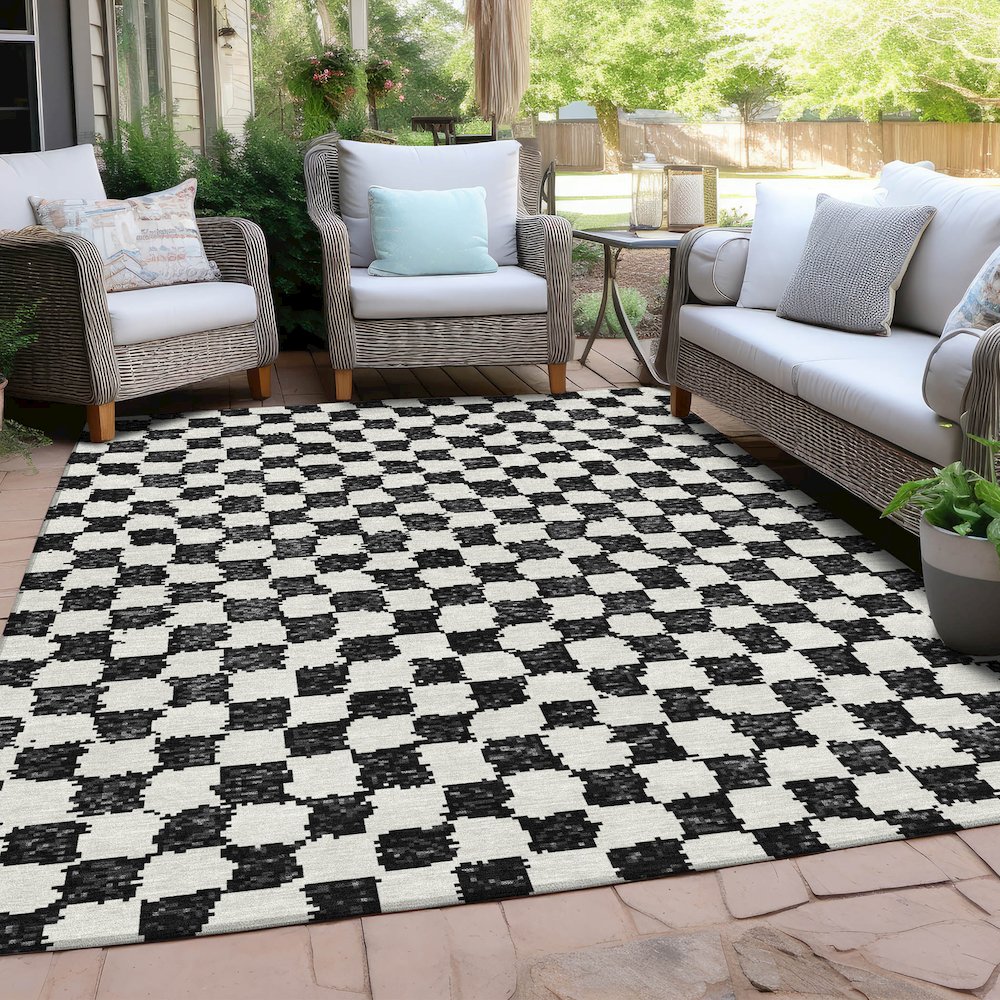 Machine Washable Indoor/Outdoor Chantille Black 5' x 7'6" Rug. Picture 7