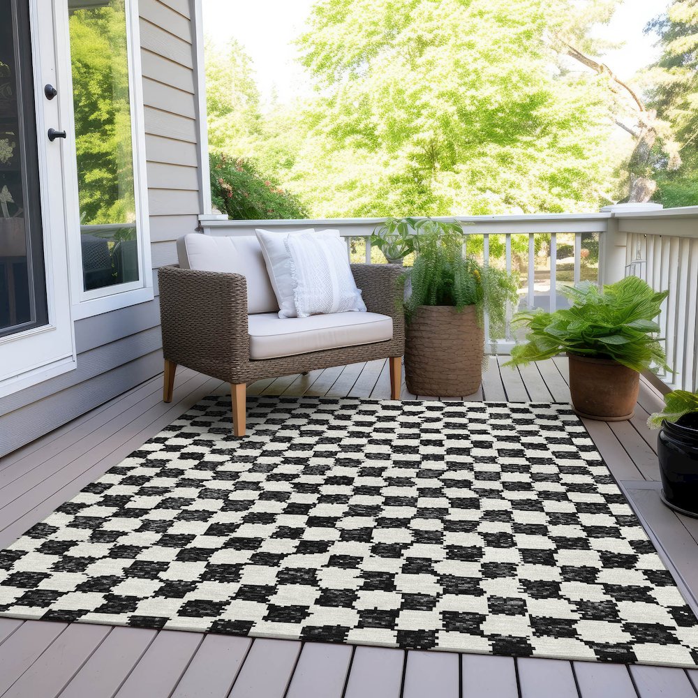 Machine Washable Indoor/Outdoor Chantille Black 5' x 7'6" Rug. Picture 8