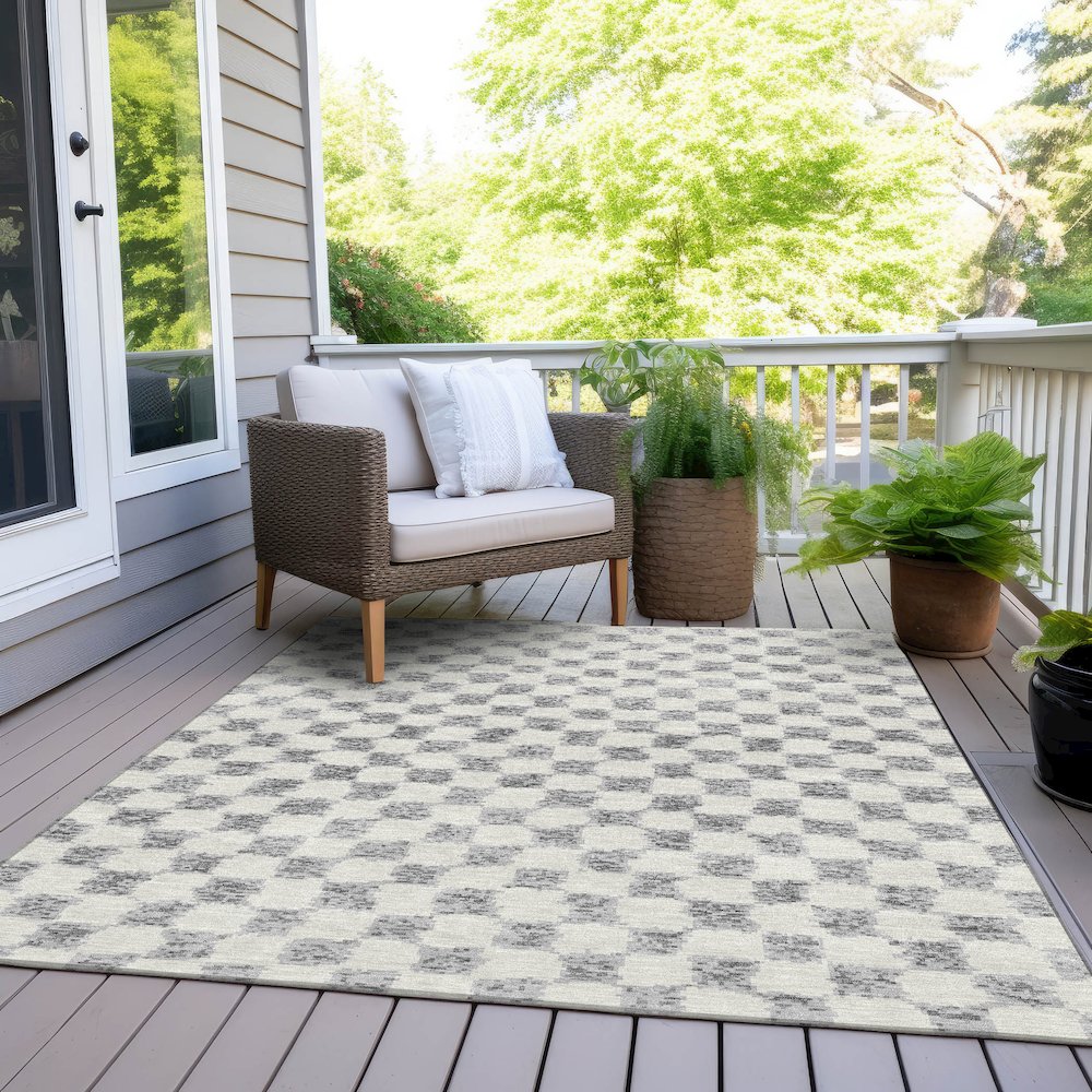 Machine Washable Indoor/Outdoor Chantille Gray 5' x 7'6" Rug. Picture 8