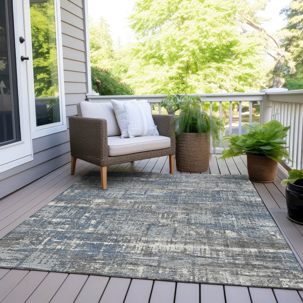 Machine Washable Indoor/Outdoor Chantille Denim 5' x 7'6" Rug. Picture 8