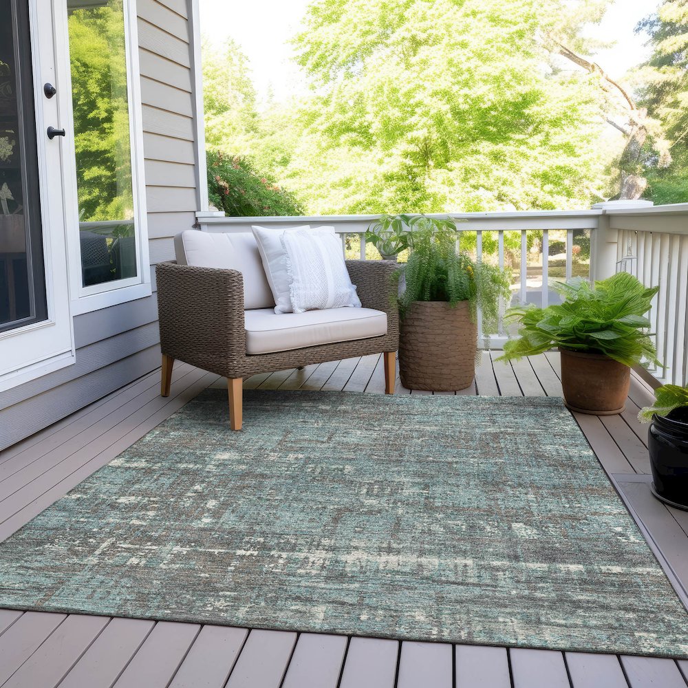 Machine Washable Indoor/Outdoor Chantille Taupe 5' x 7'6" Rug. Picture 8