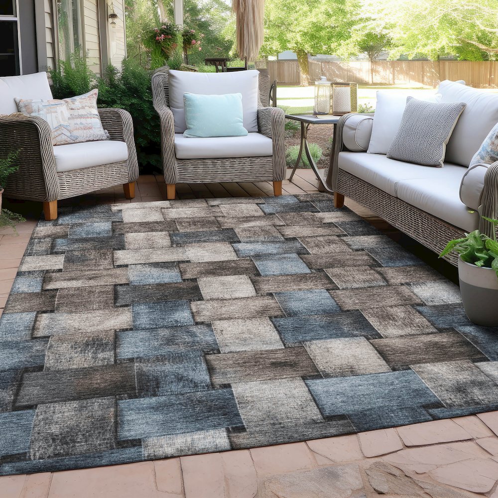 Machine Washable Indoor/Outdoor Chantille Taupe 5' x 7'6" Rug. Picture 7