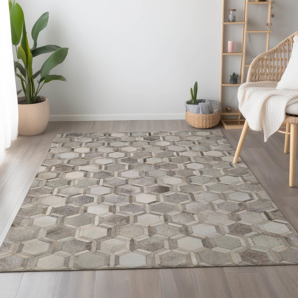 Luxury Washable Indoor/Outdoor Bozeman Gray 5' x 7'6" Rug. Picture 5