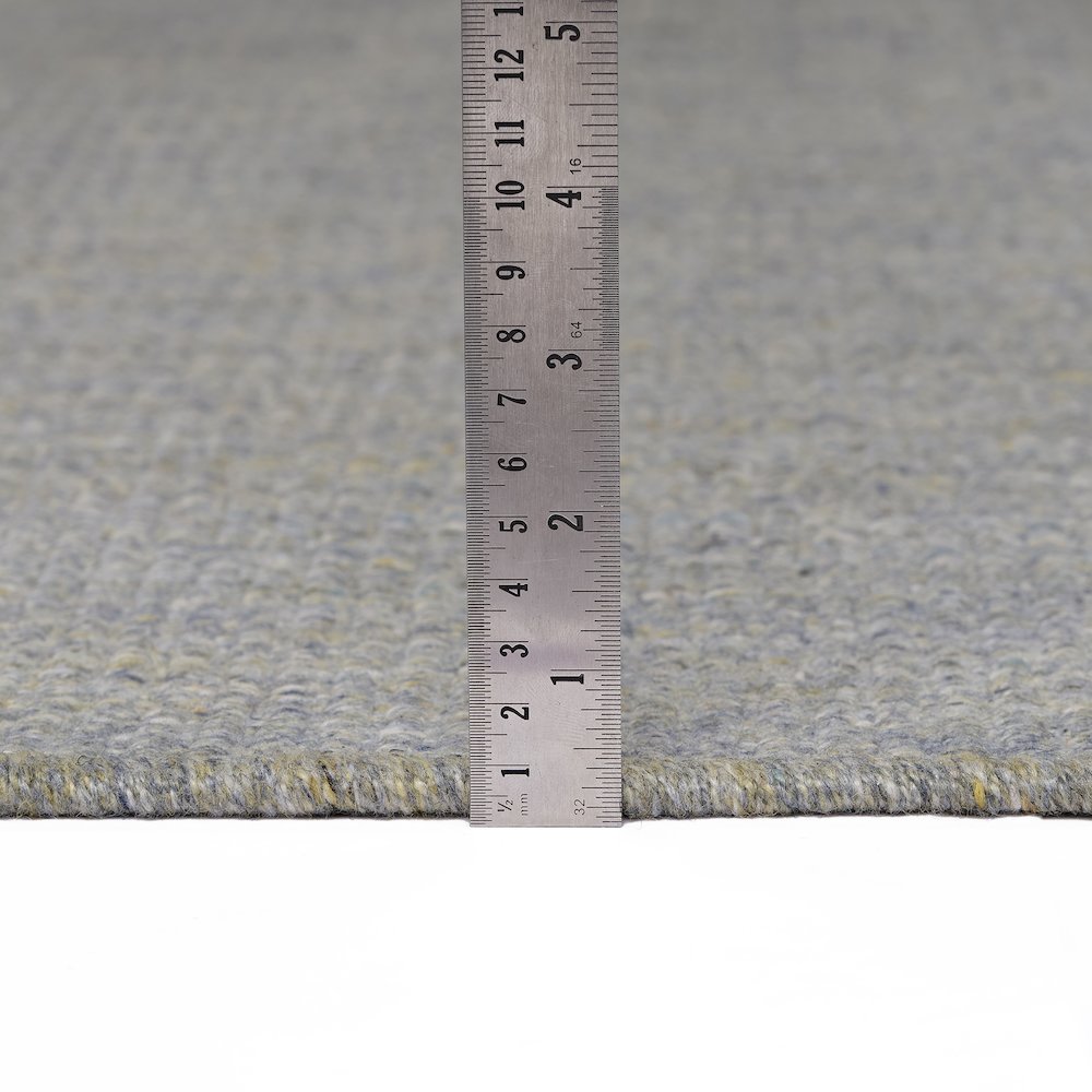 Chambal Green 3'6" x 5'6" Rug. Picture 3