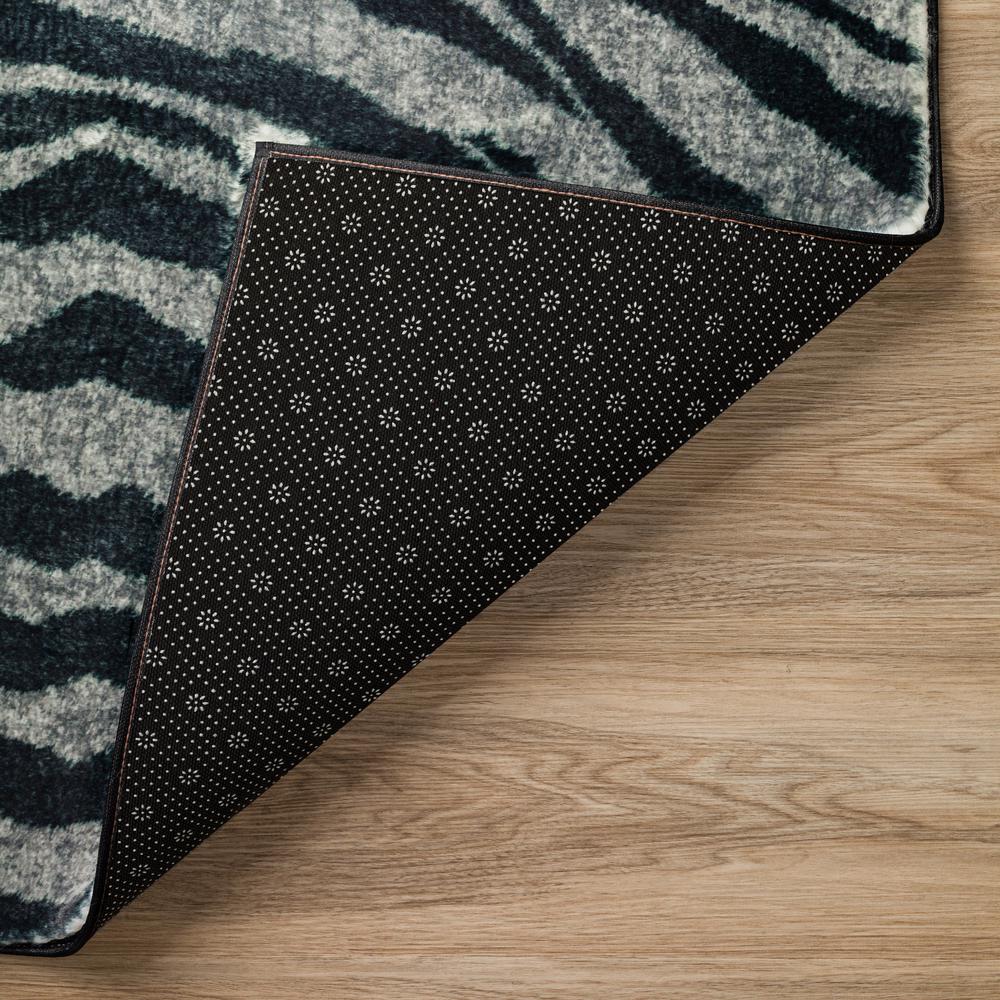 Akina AK1 Midnight 3' x 5' Rug. Picture 5