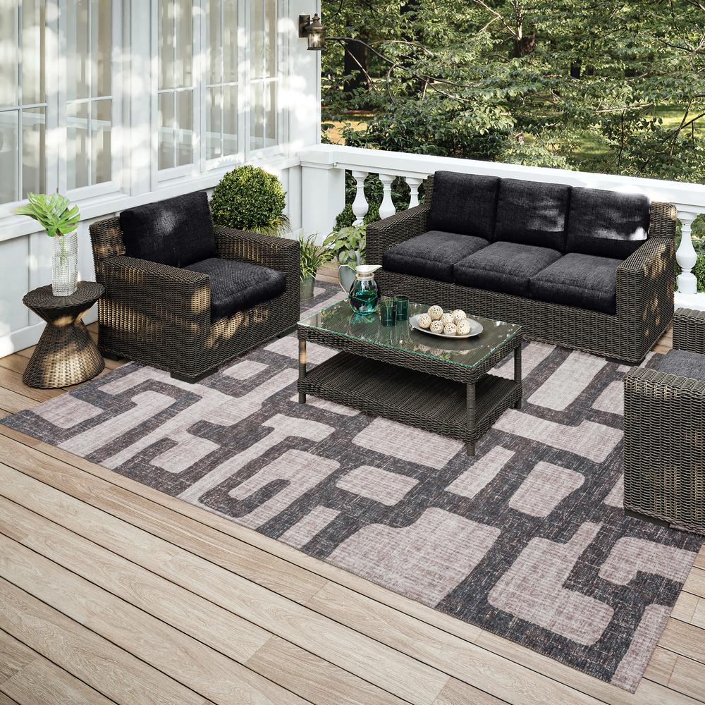 Yuma Gray Contemporary Geometric 3' x 5' Area Rug Gray AYU34. Picture 1