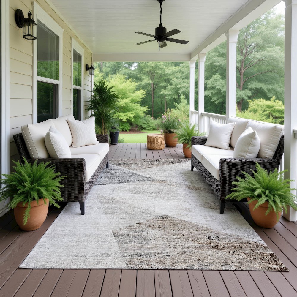 Machine Washable Indoor/Outdoor Neo Silver 5' x 7'6" Rug. Picture 6