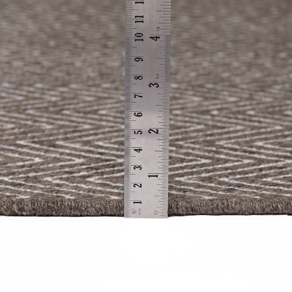 Provo Brown 3'6" x 5'6" Rug. Picture 3