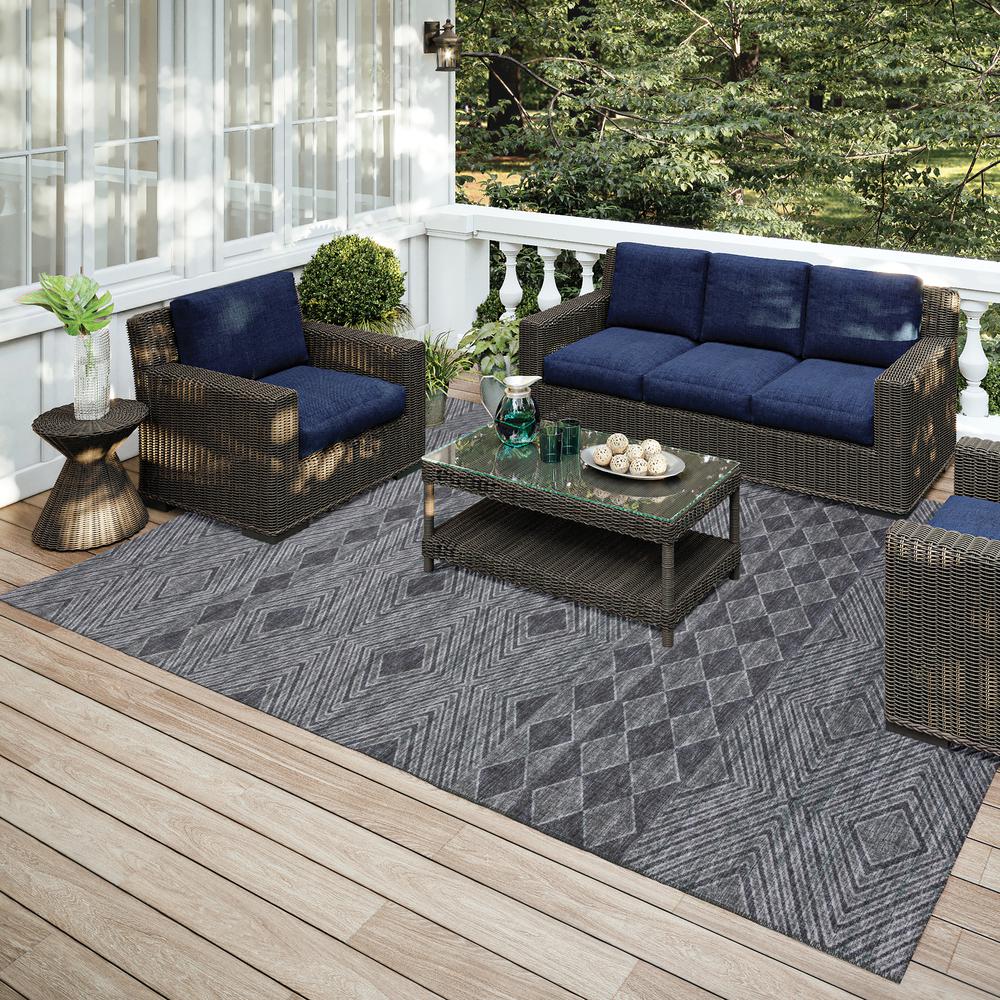 Yuma Gray Transitional Southwest 5' x 7'6" Area Rug Gray AYU31. Picture 1
