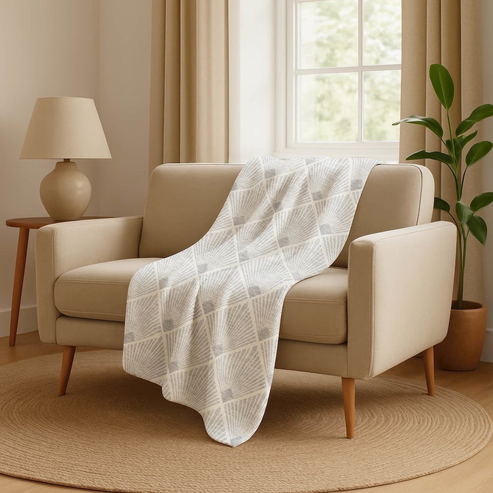 Luxury Washable Indoor/Outdoor The Reserve Silver 8' x 10' Rug. Picture 6