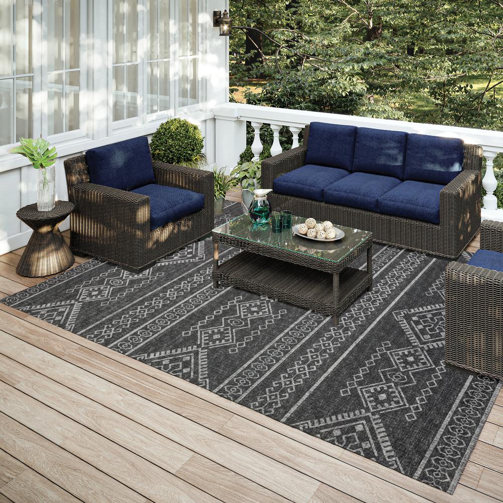 Yuma Gray Transitional Southwest 5' x 7'6" Area Rug Gray AYU44. Picture 1