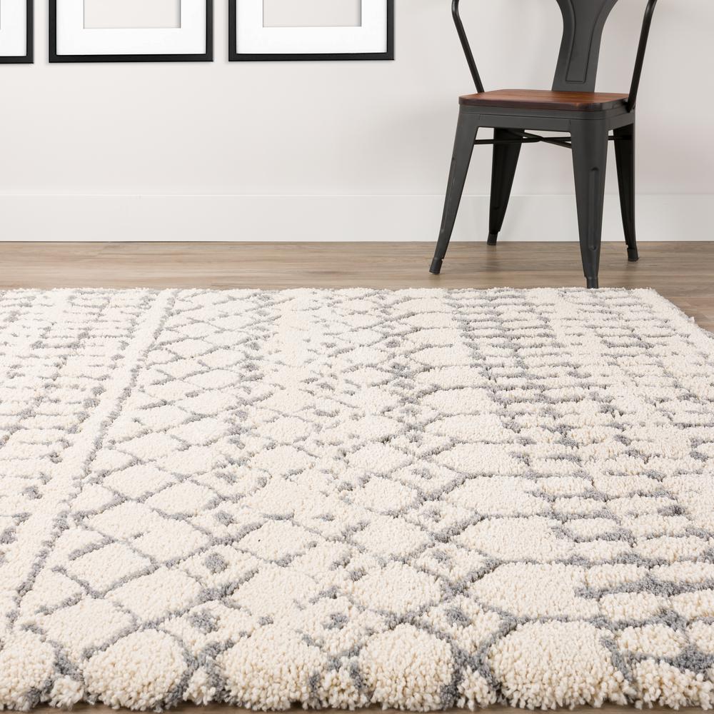 Marquee MQ2 Ivory/Metal 8' x 10' Rug. Picture 9