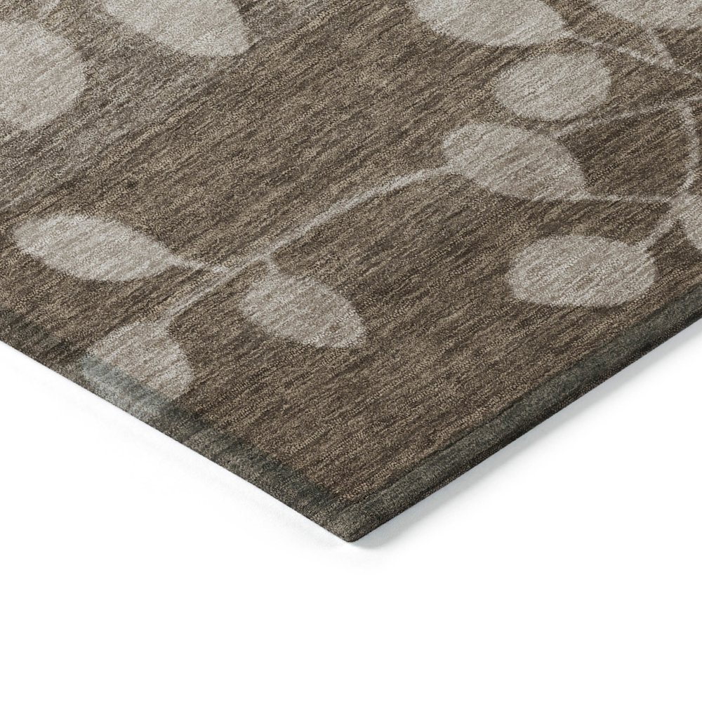 Machine Washable Indoor/Outdoor Chantille Taupe 5' x 7'6" Rug. Picture 3