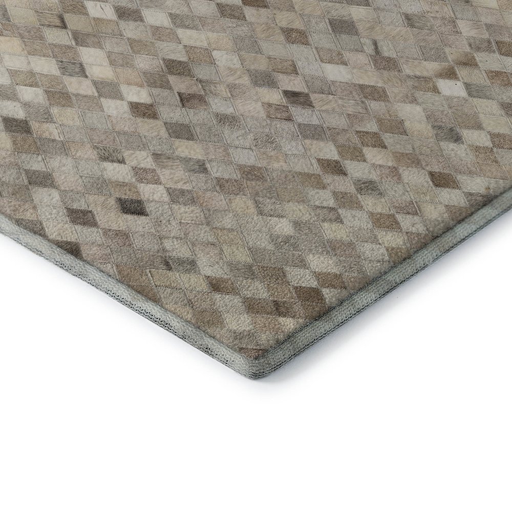 Luxury Washable Indoor/Outdoor Bozeman Gray 5' x 7'6" Rug. Picture 2