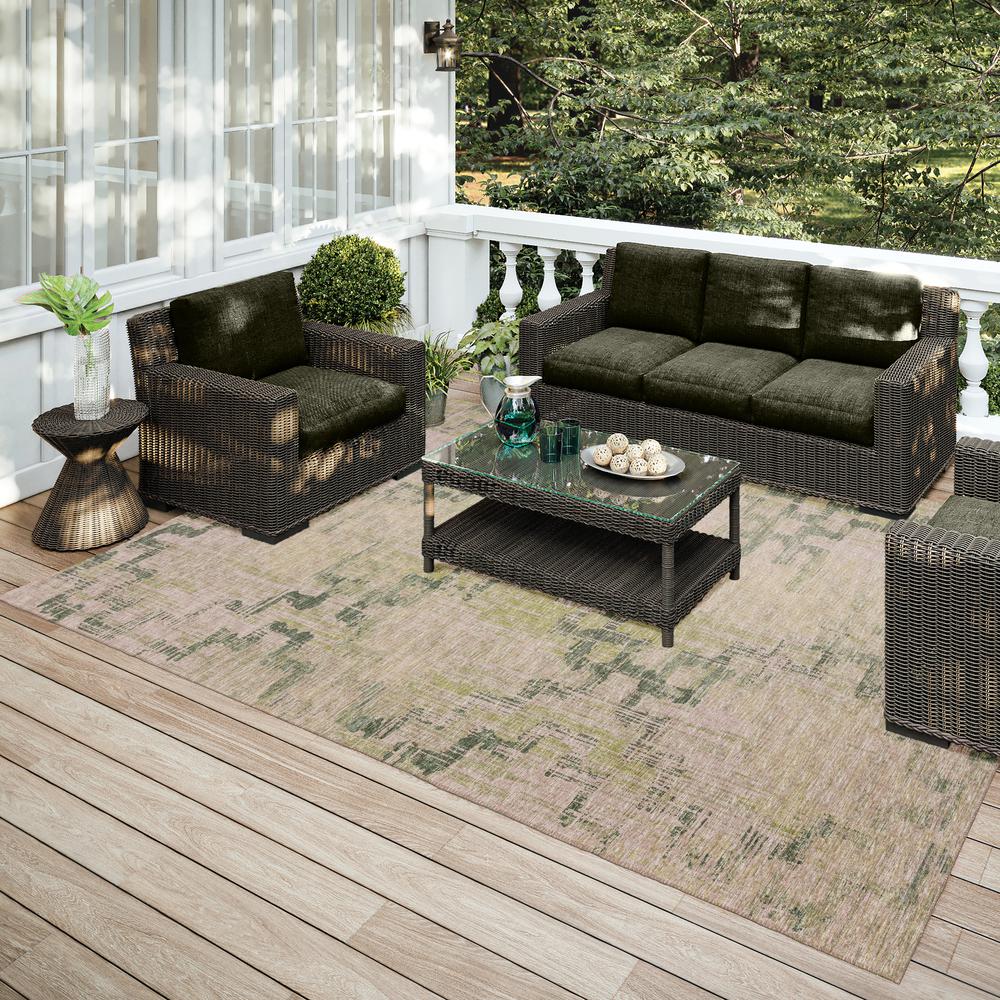 Yuma Green Transitional Trellis 8' x 10' Area Rug Green AYU45. Picture 1
