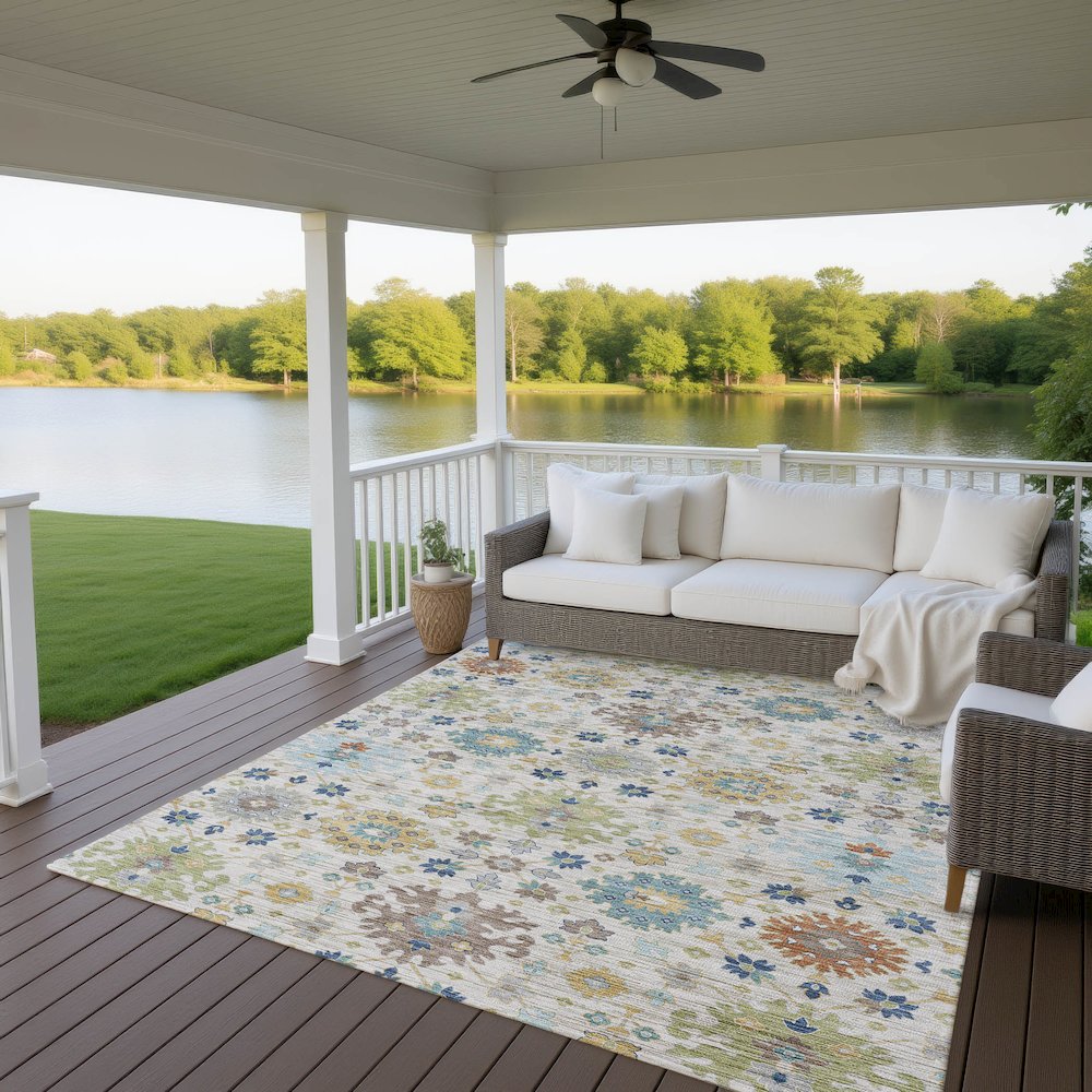 Indoor/Outdoor Silk Road Ivory 8' x 10' Rug. Picture 7