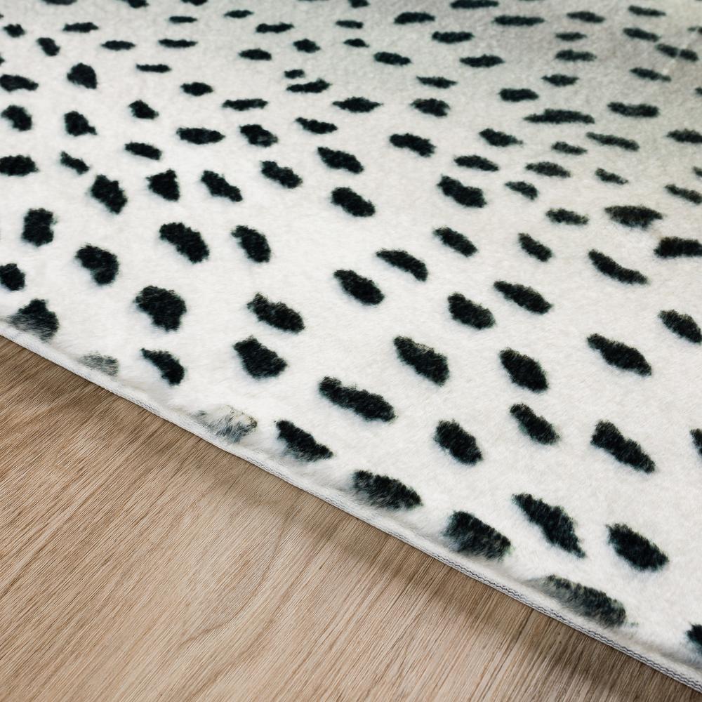 Akina AK3 Ivory 8' x 8' Round Rug. Picture 6