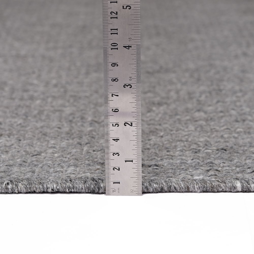 Chambal Gray 9' x 13' Rug. Picture 3