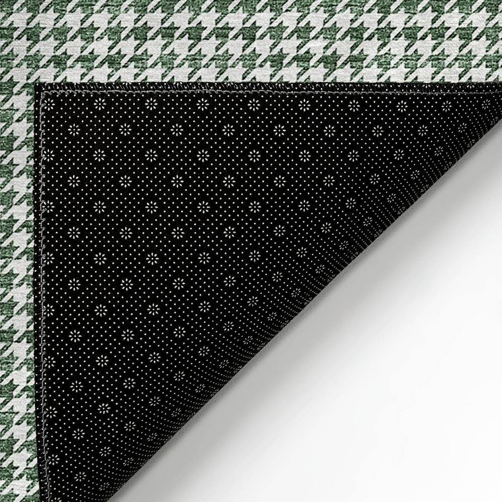 Indoor/Outdoor Hinton HN1 Green Washable 3' x 5' Rug. Picture 5