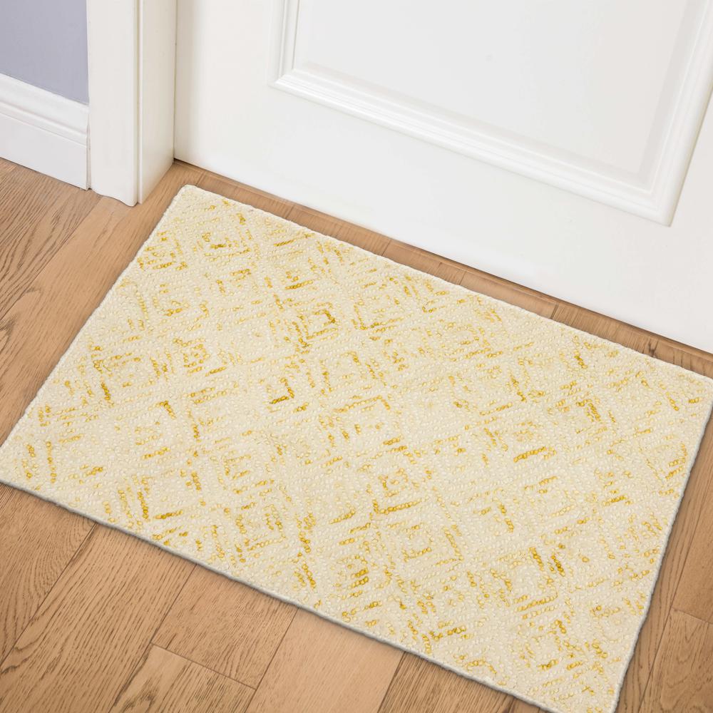 Zoe ZZ1 Gold 2' x 3' Rug. Picture 2