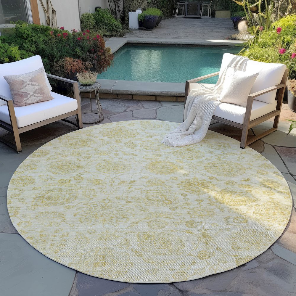 Machine Washable Indoor/Outdoor Chantille Gold 8' x 8' Round Rug. Picture 6