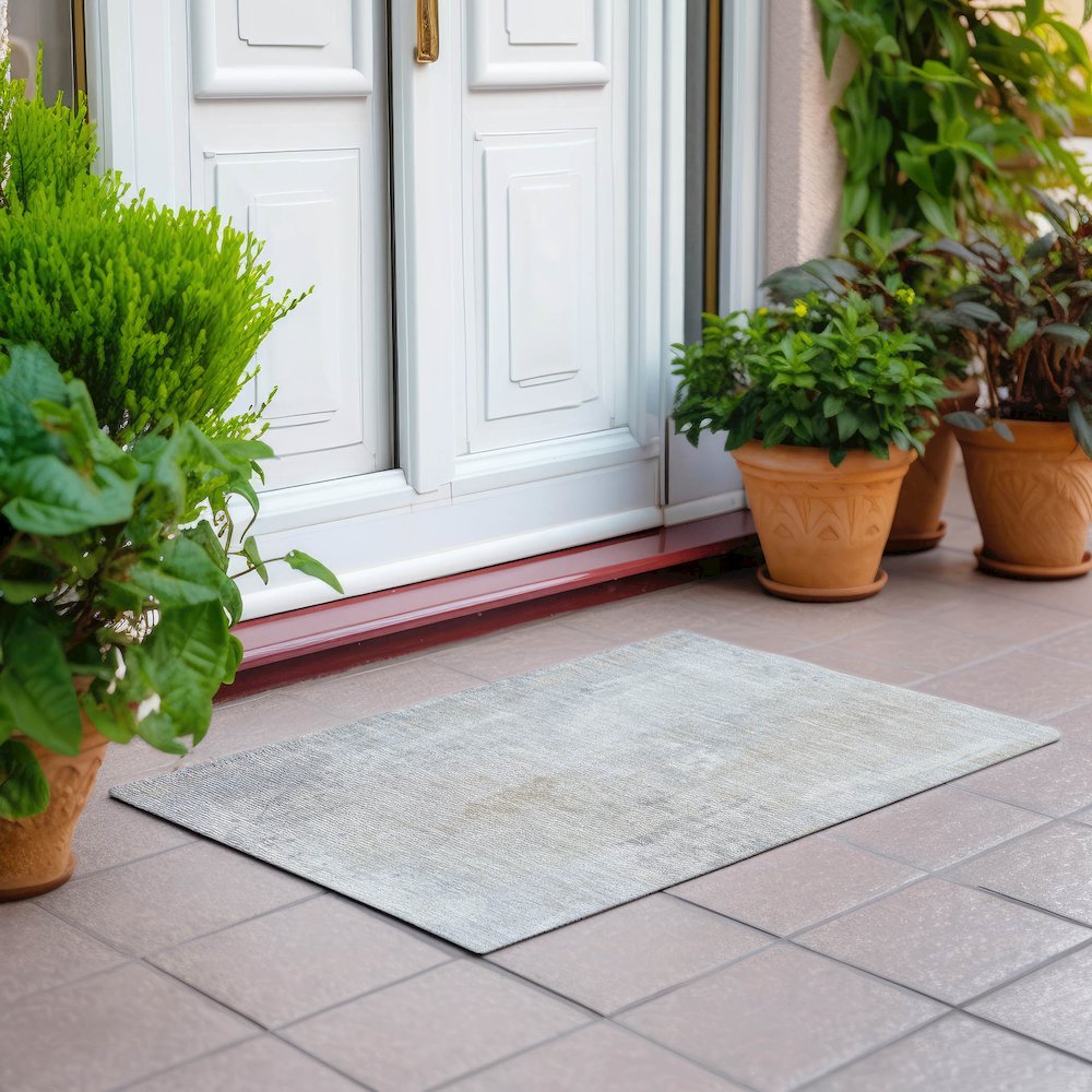 Machine Washable Indoor/Outdoor Chantille Ivory 1'8" x 2'6" Rug. Picture 6