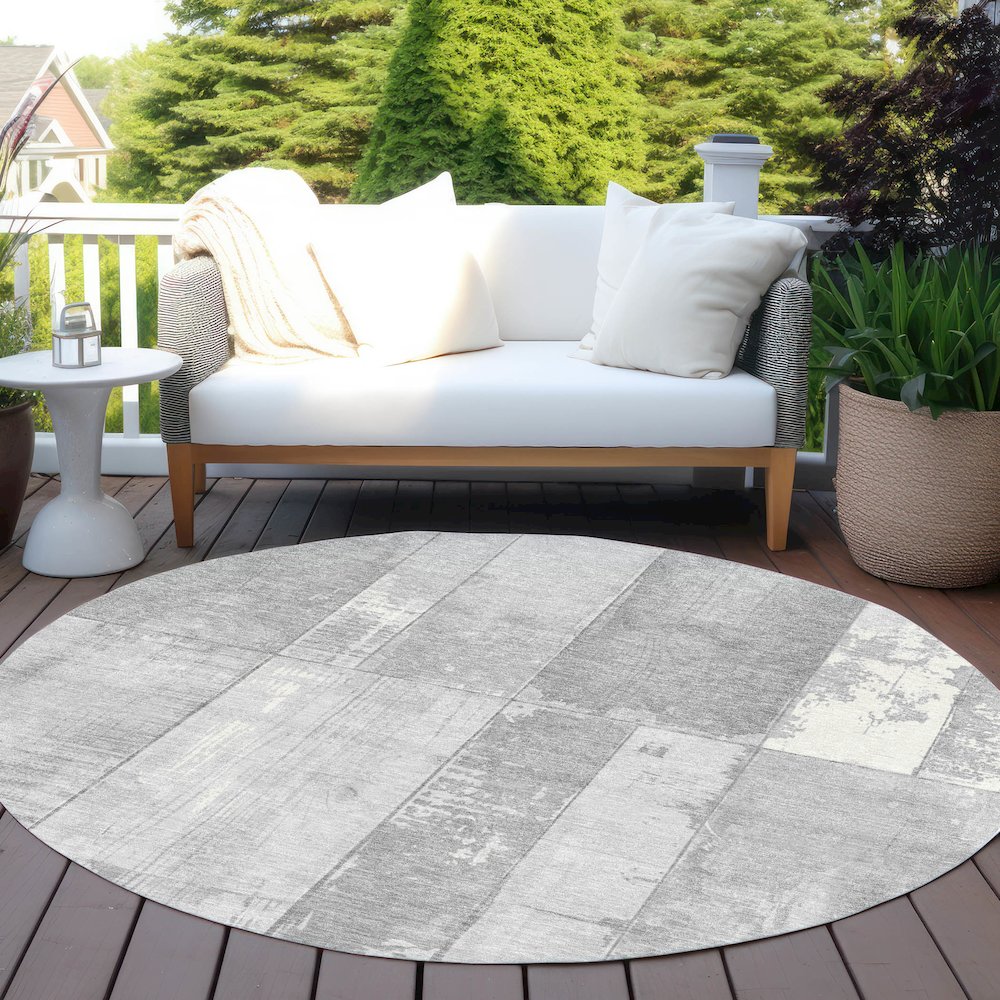 Machine Washable Indoor/Outdoor Chantille Gray 8' x 8' Round Rug. Picture 6