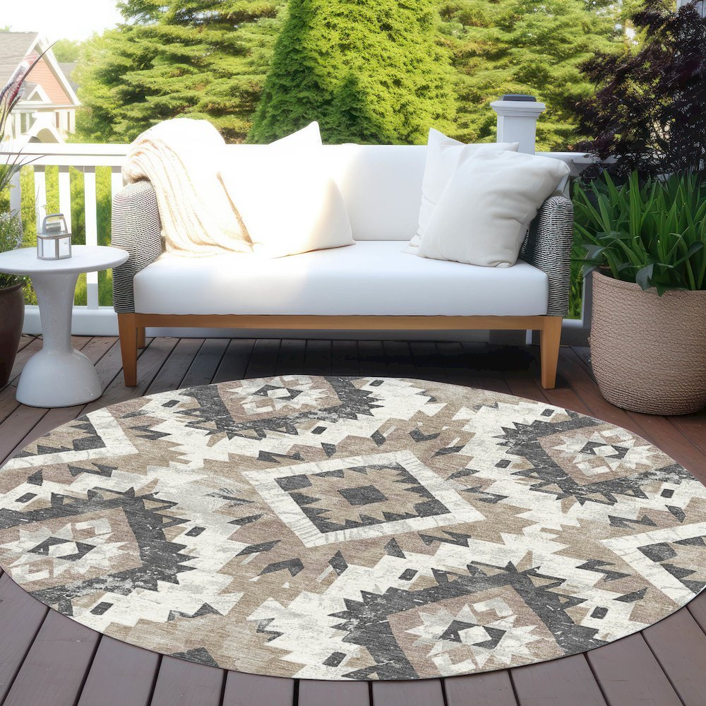 Machine Washable Indoor/Outdoor Chantille Taupe 8' x 8' Round Rug. Picture 6