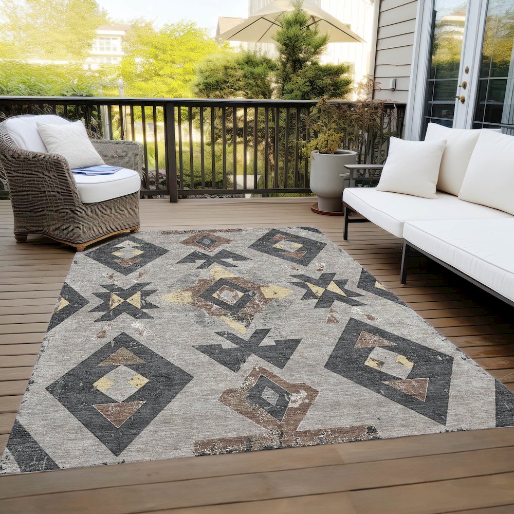 Machine Washable Indoor/Outdoor Chantille Taupe 2'6" x 3'10" Rug. Picture 8