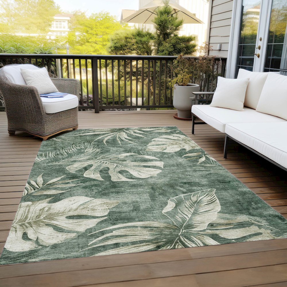 Machine Washable Indoor/Outdoor Chantille Fern 2'6" x 3'10" Rug. Picture 8