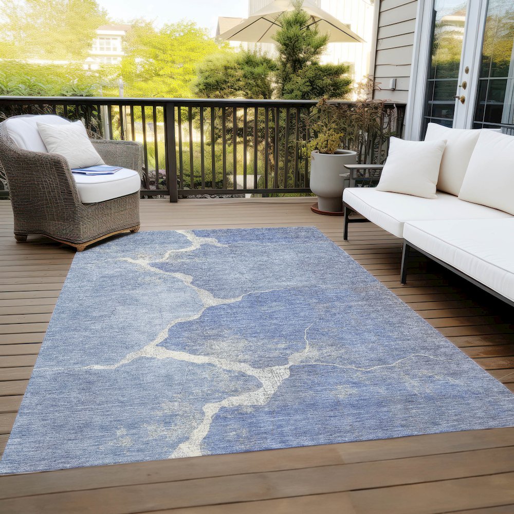 Machine Washable Indoor/Outdoor Chantille Denim 2'6" x 3'10" Rug. Picture 8