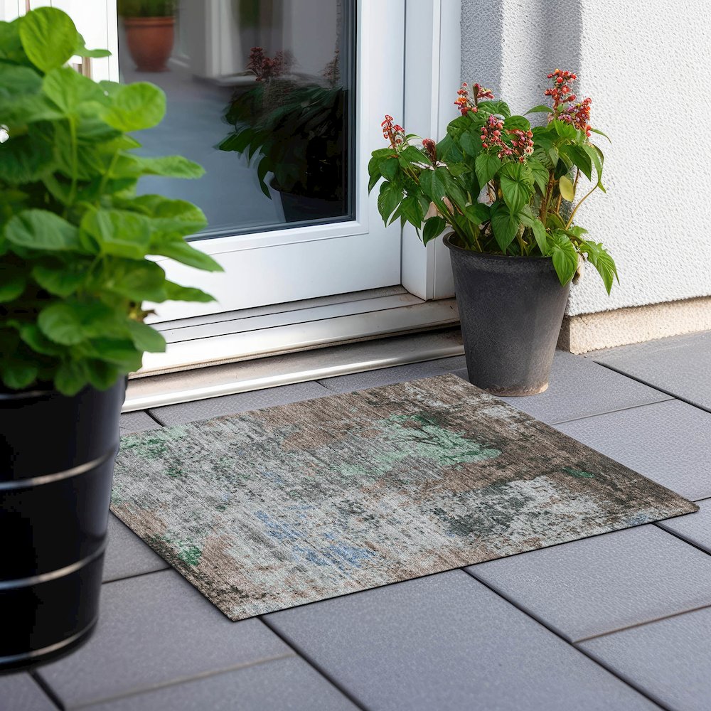 Machine Washable Indoor/Outdoor Chantille Taupe 1'8" x 2'6" Rug. Picture 6