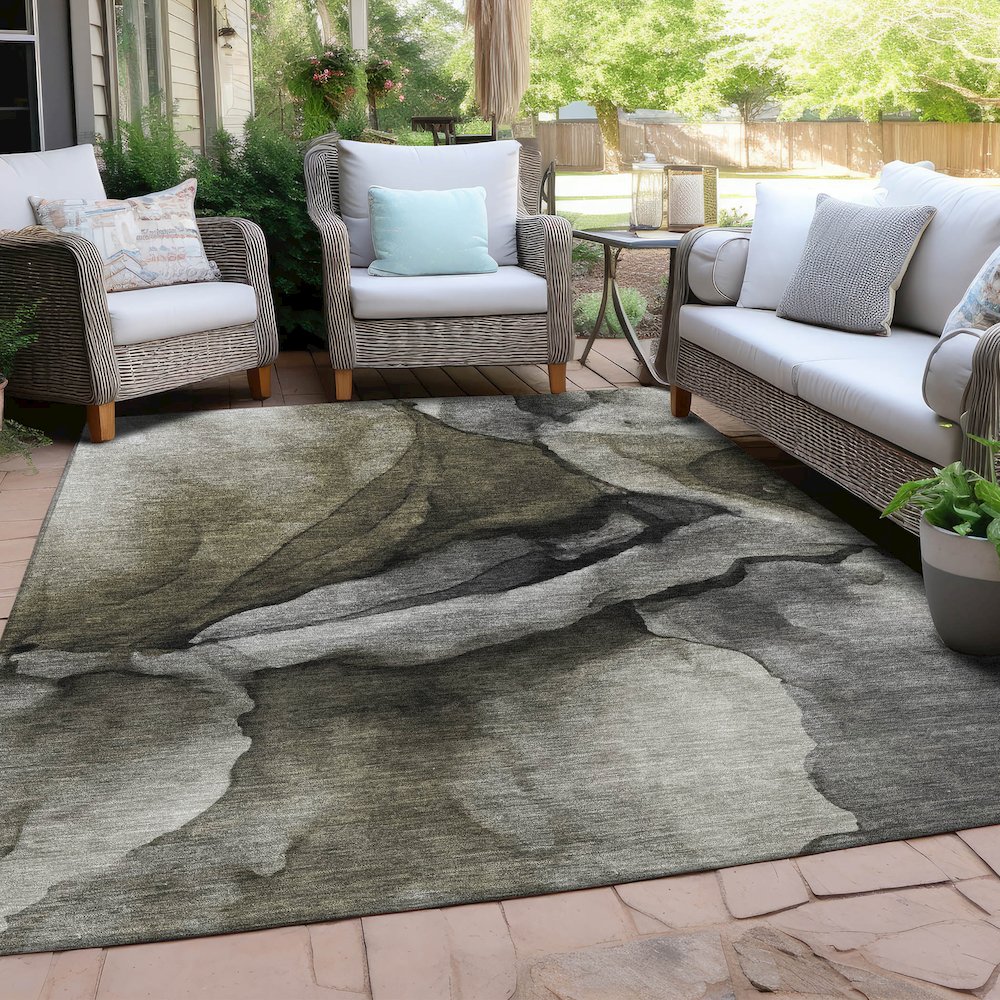 Machine Washable Indoor/Outdoor Chantille Gray 2'6" x 3'10" Rug. Picture 7