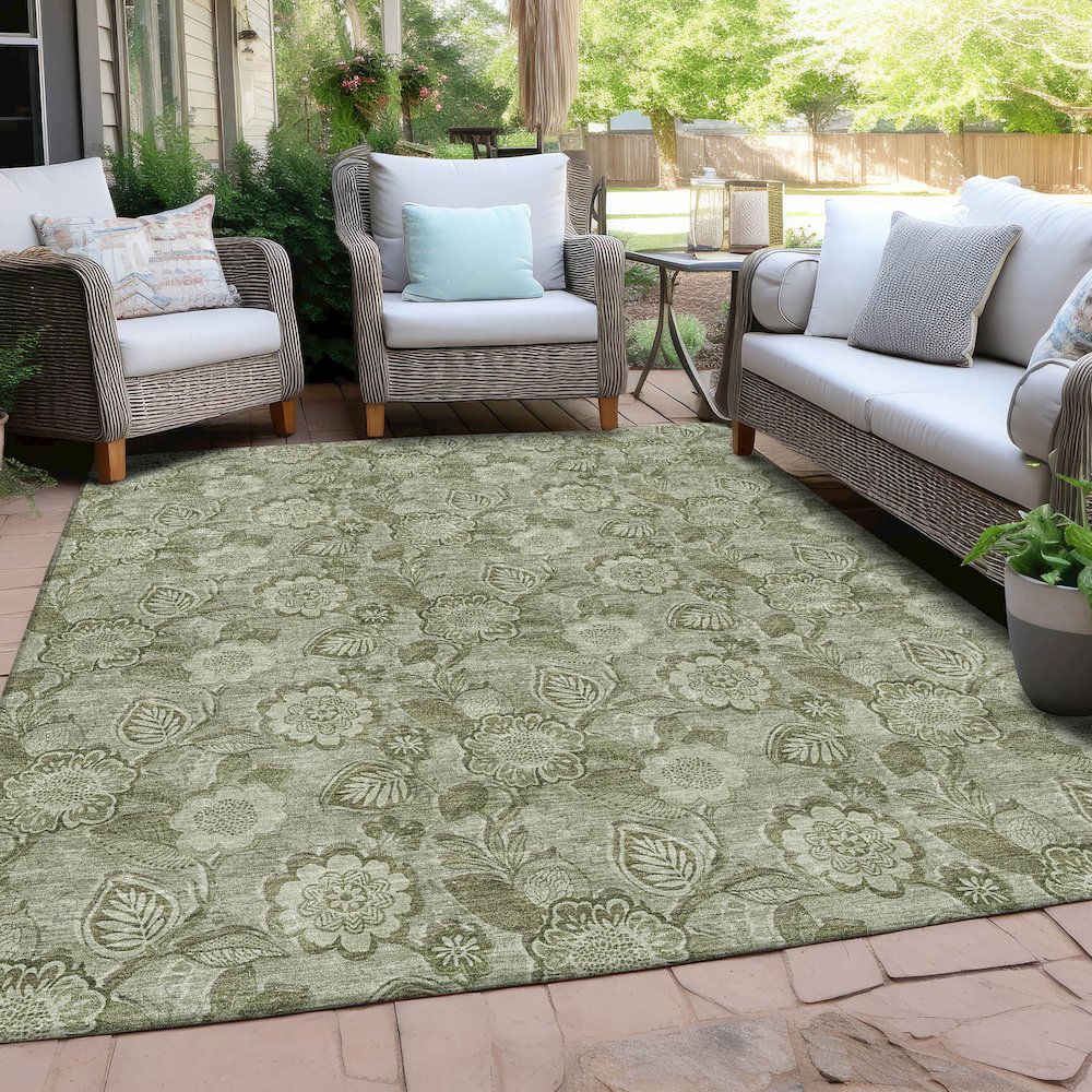Machine Washable Indoor/Outdoor Chantille Aloe 2'6" x 3'10" Rug. Picture 7