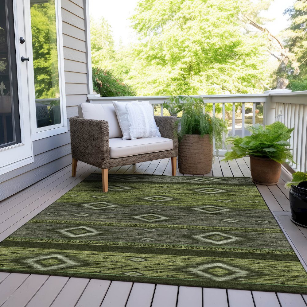 Machine Washable Indoor/Outdoor Chantille Aloe 2'6" x 3'10" Rug. Picture 8