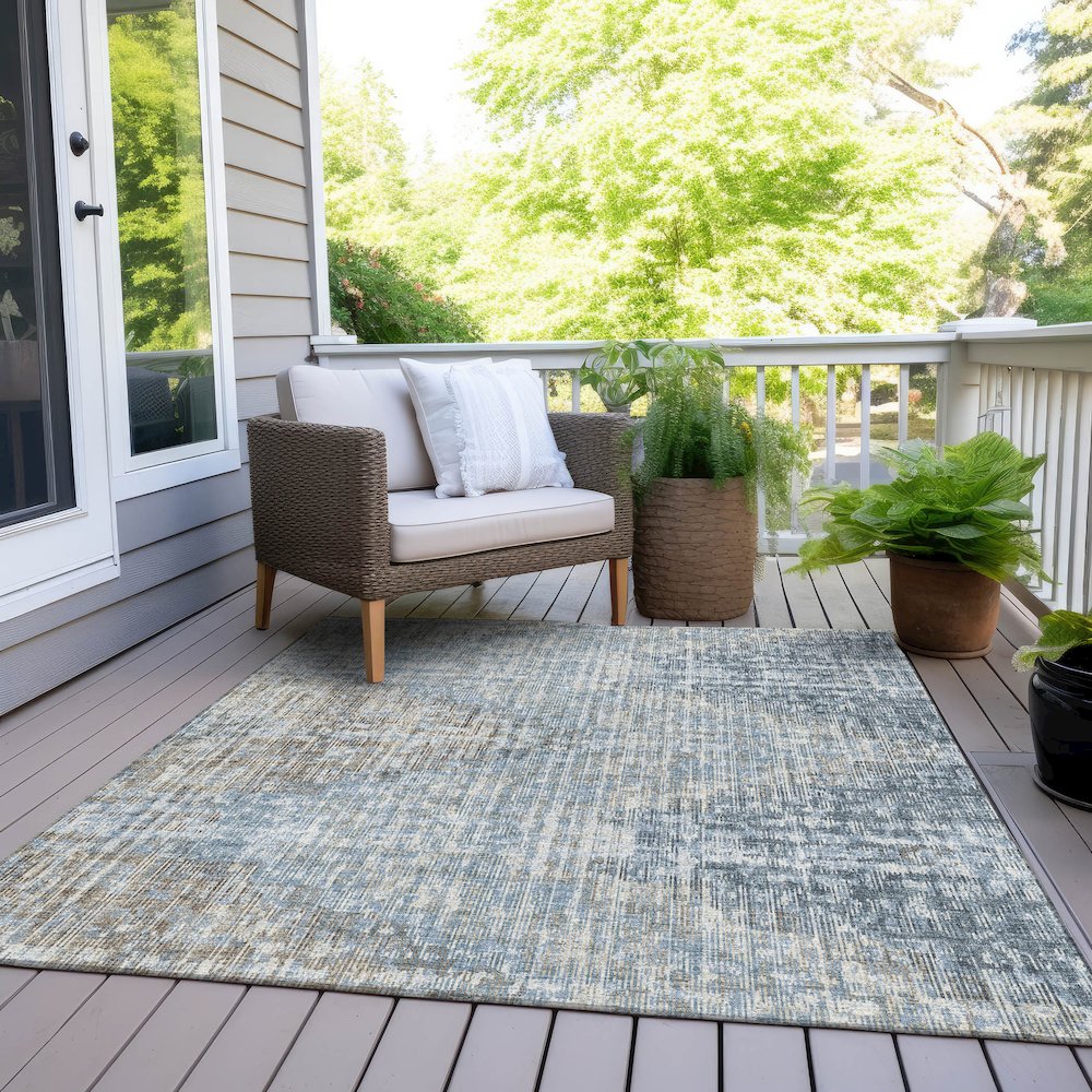 Machine Washable Indoor/Outdoor Chantille Denim 2'6" x 3'10" Rug. Picture 8