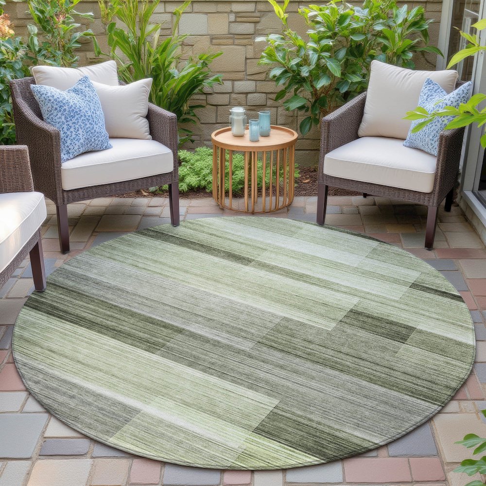 Machine Washable Indoor/Outdoor Chantille ACN2082 Green 8' x 8' Round Rug. Picture 6