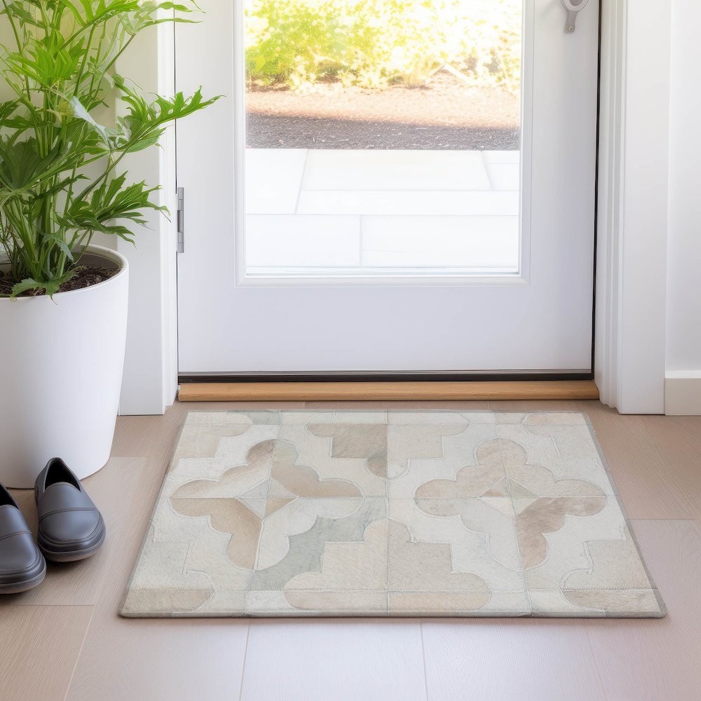 Premium Machine Washable Mayfield  Ivory 1'8" x 2'6" Rug. Picture 5