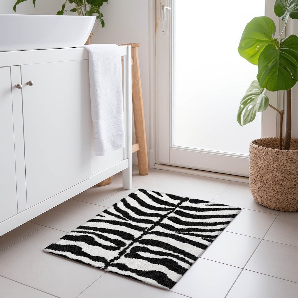 Premium Machine Washable Mayfield  Pearl 1'8" x 2'6" Rug. Picture 5