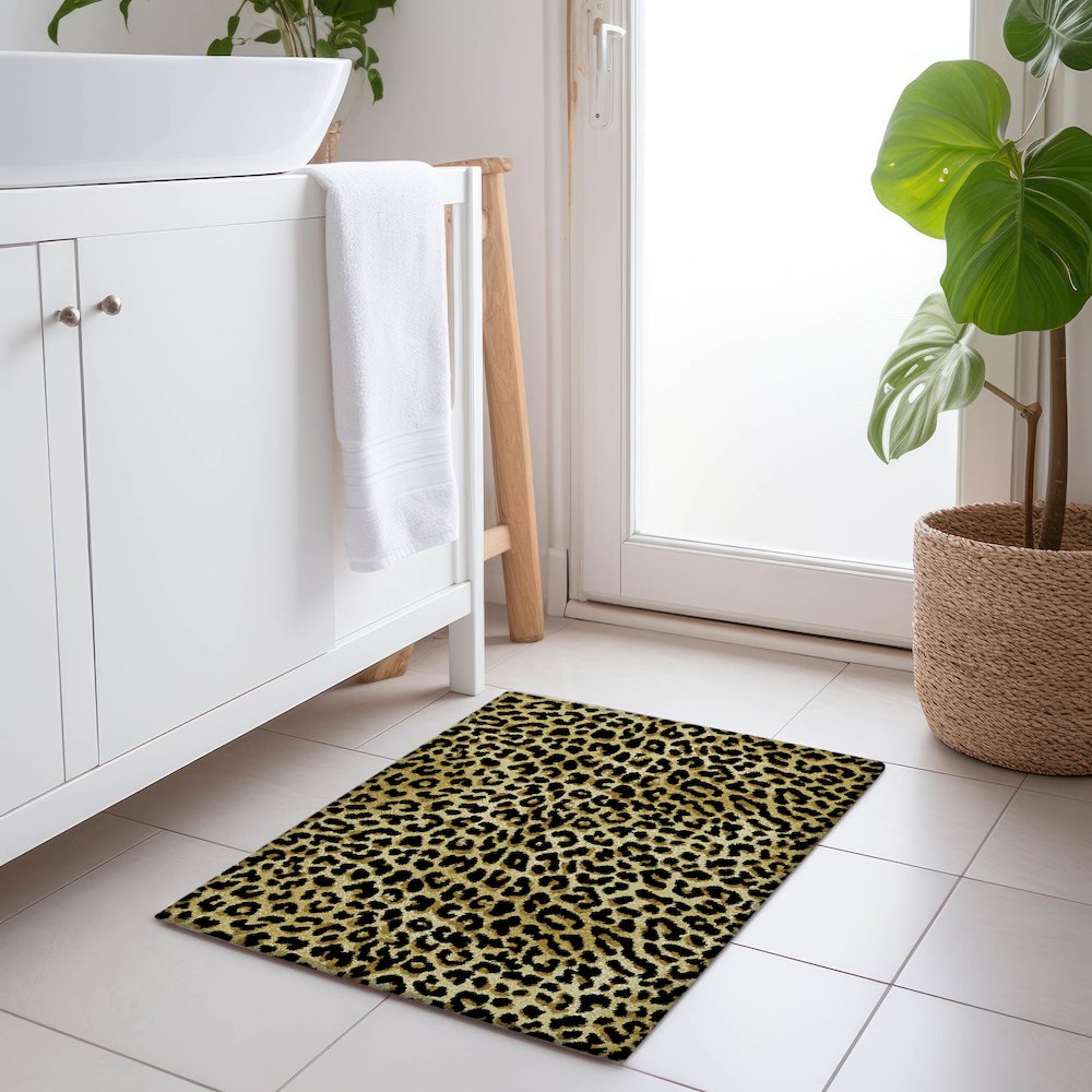 Premium Machine Washable Mayfield  Gilded 1'8" x 2'6" Rug. Picture 5