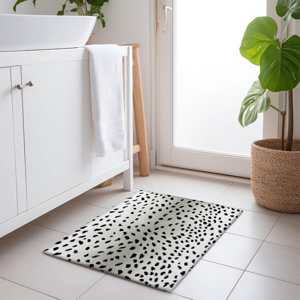 Premium Machine Washable Mayfield  Pearl 1'8" x 2'6" Rug. Picture 5