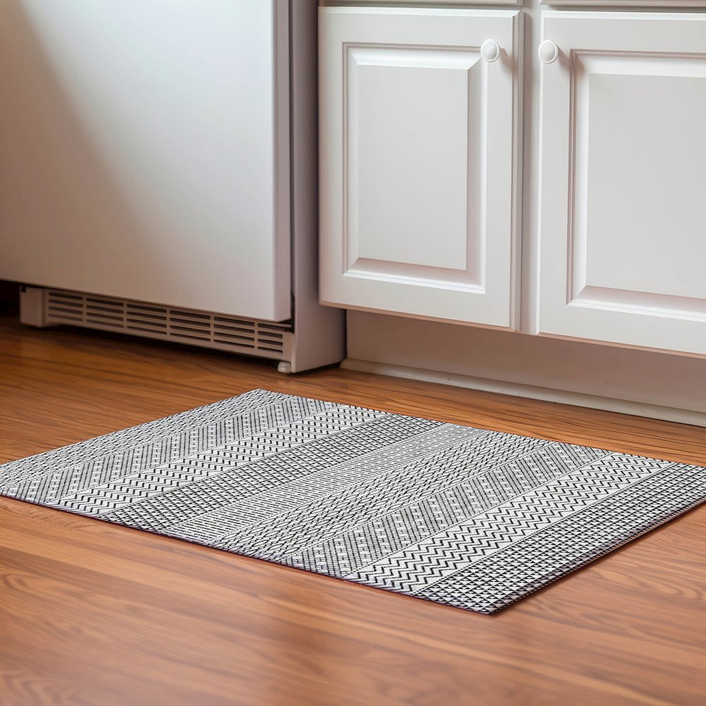 Premium Machine Washable Mayfield AMF939 White 1'8" x 2'6" Rug. Picture 5