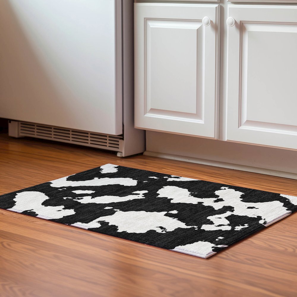 Premium Machine Washable Mayfield AMF975 Black 1'8" x 2'6" Rug. Picture 5